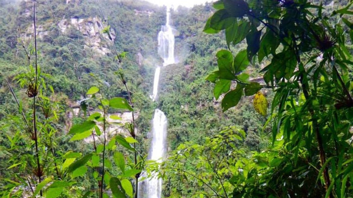 Hike La Chorrera and El Chiflon mighty waterfalls from Bogota